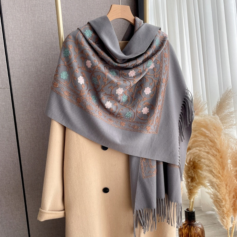 Nowy kaszmirowy szal z haftem  – Woven Scarf Blanket recenzja i cena