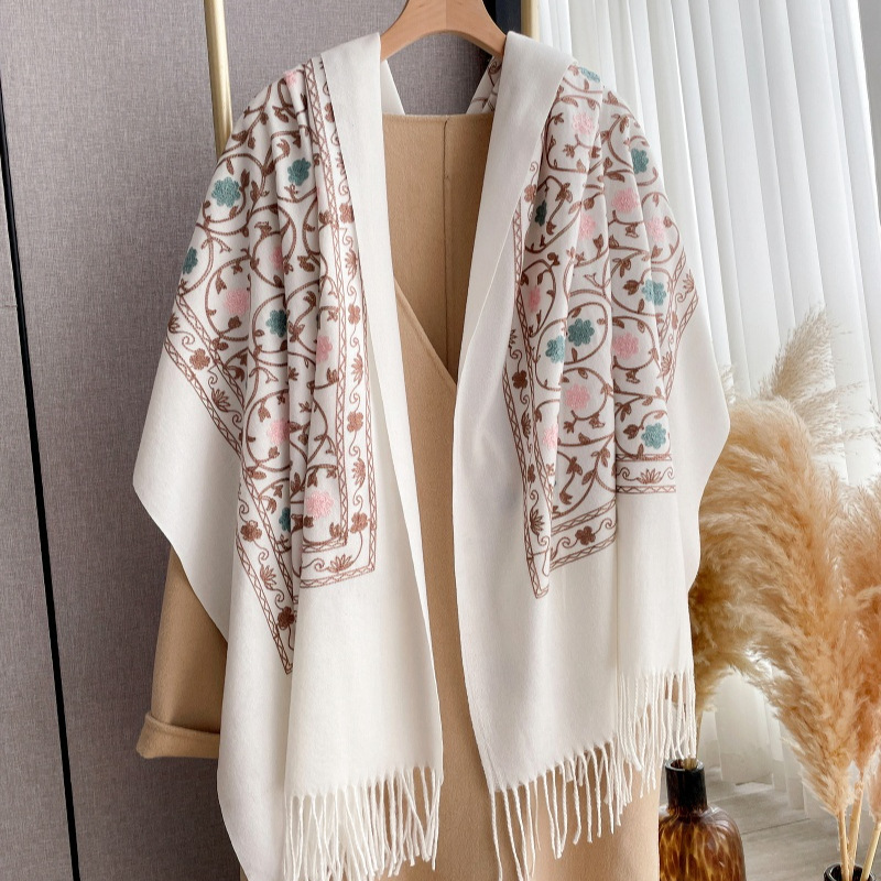 Nowy kaszmirowy szal z haftem  – Woven Scarf Blanket recenzja i cena